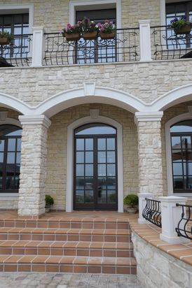 Частный дом. Камень «Саграда»