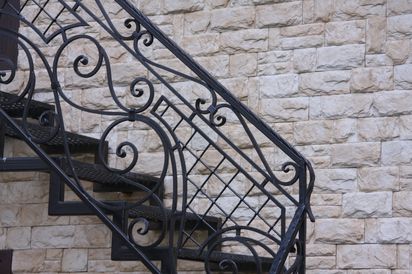 Частный дом. Камень «Саграда»